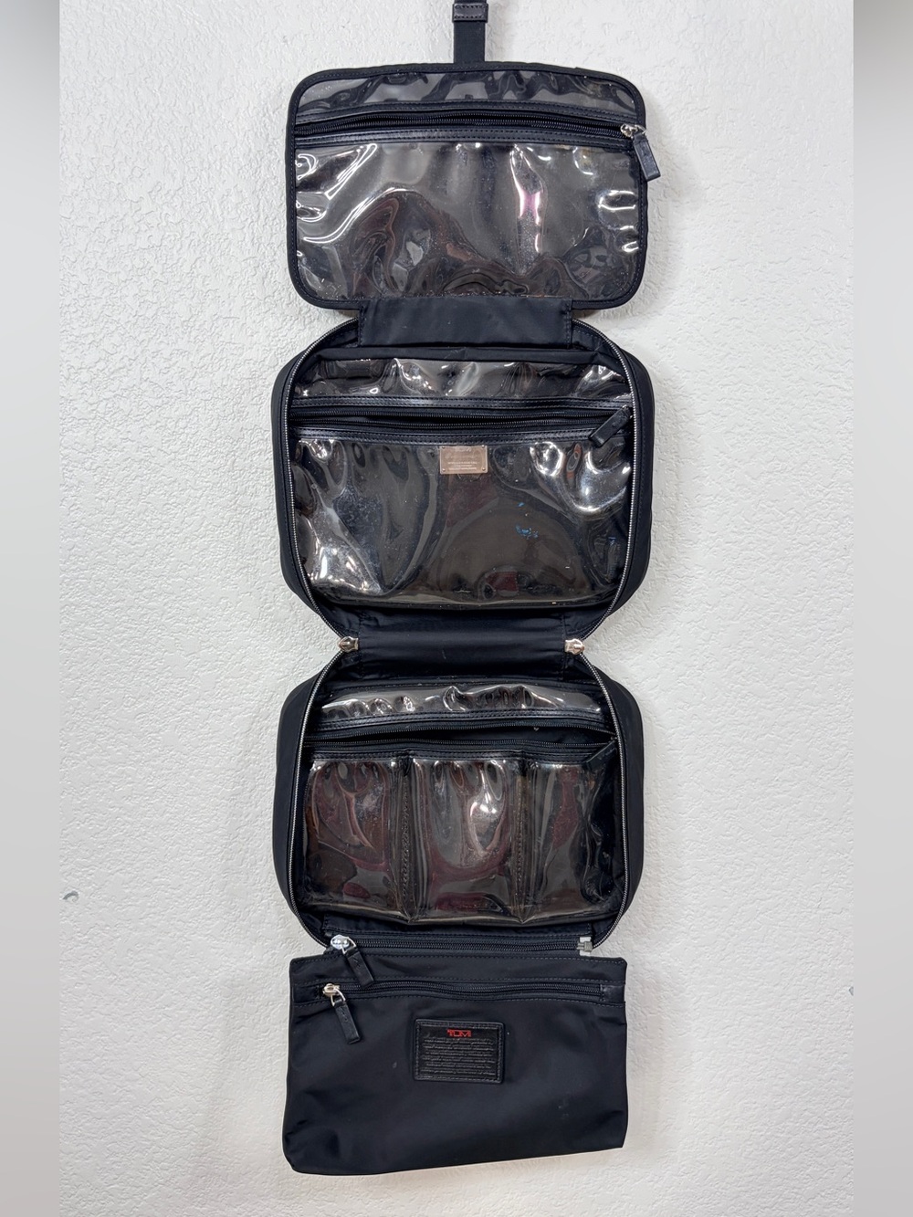 Tumi Voyageur unisex Black Toiletry Hanging Cosmetic Nylon Travel Bag - 4 areas